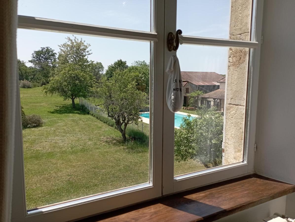 Chateau Latour Fours  Exterior photo