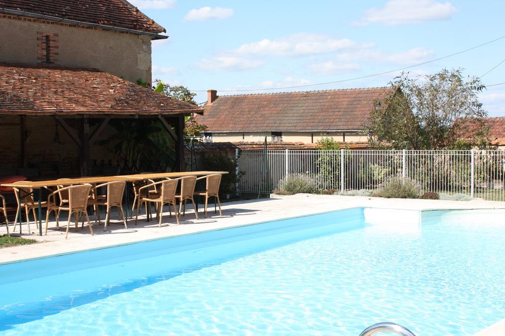 Chateau Latour Fours  Exterior photo