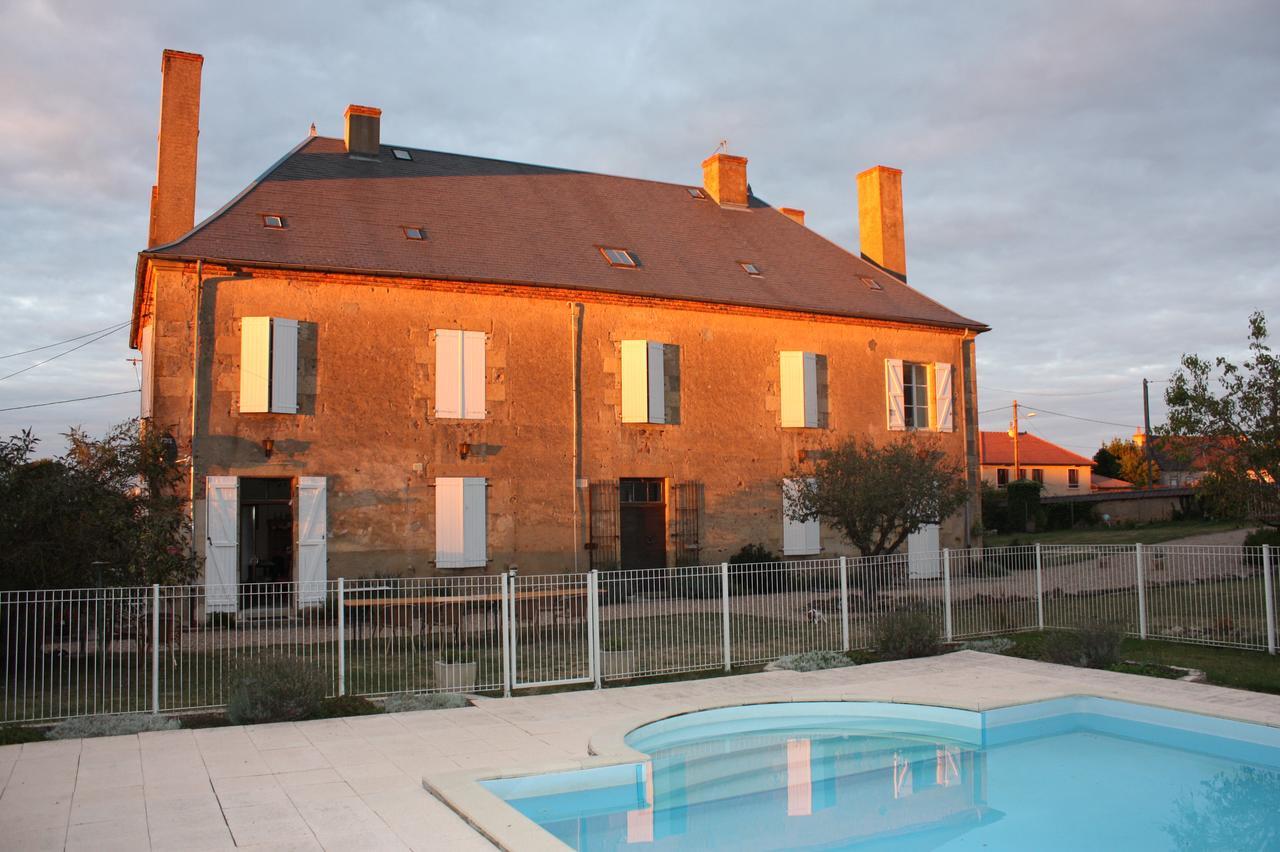 Chateau Latour Fours  Exterior photo